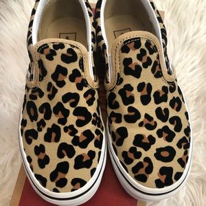 Kids Vans classic slip on in leopard size 2Y